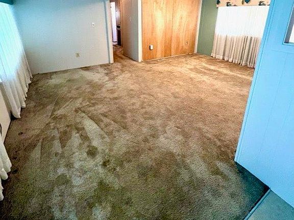 5th image of 19776 SE Stark St Unit 46