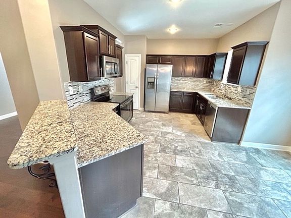 4th image of 4400 Davall Cir #1
