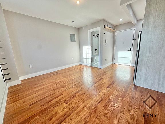3rd image of 195 Underhill Ave #2Q