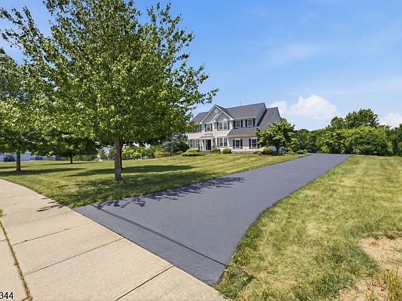 3rd image of 28 Music Mountain Blvd