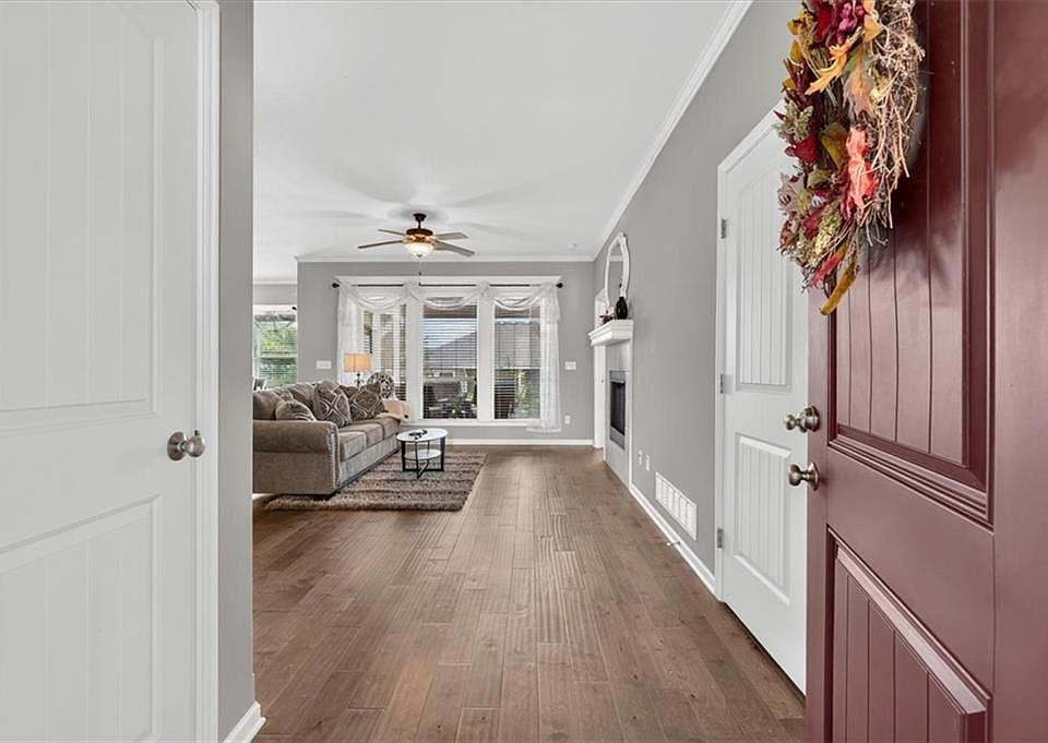 1st image of 310 Crestview Ct