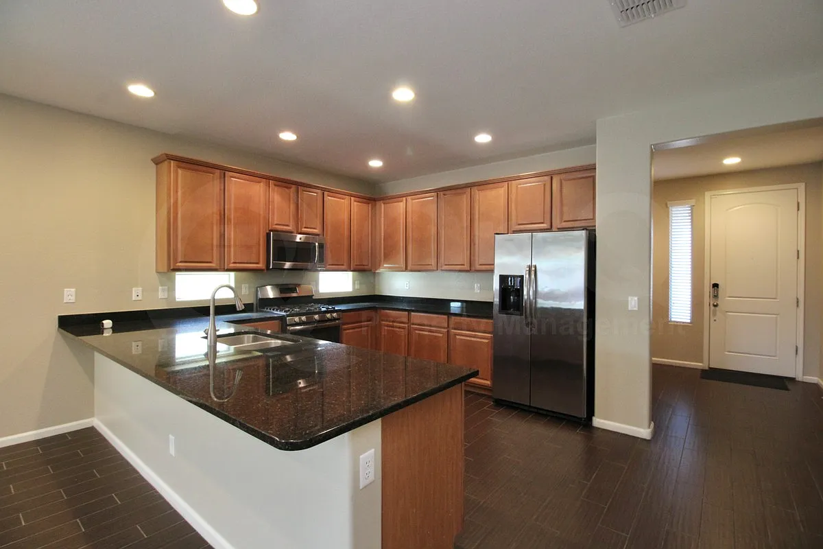 5 bed, 3.0 bath, 2200 sqft, $2,799 — Photo 3