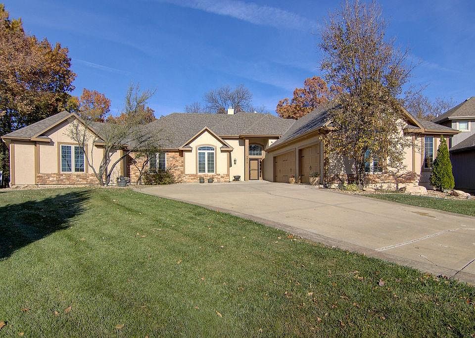 1st image of 6819 Woodstock Ct