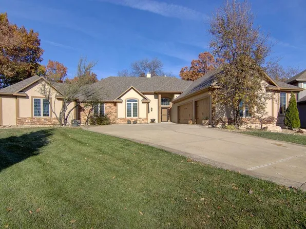 6819 Woodstock Ct, Shawnee, KS 66218