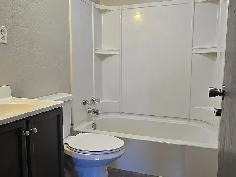 1820 Oak St #2 — Photo 7