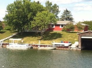 304 Riverside Dr, Cheboygan, MI 49721