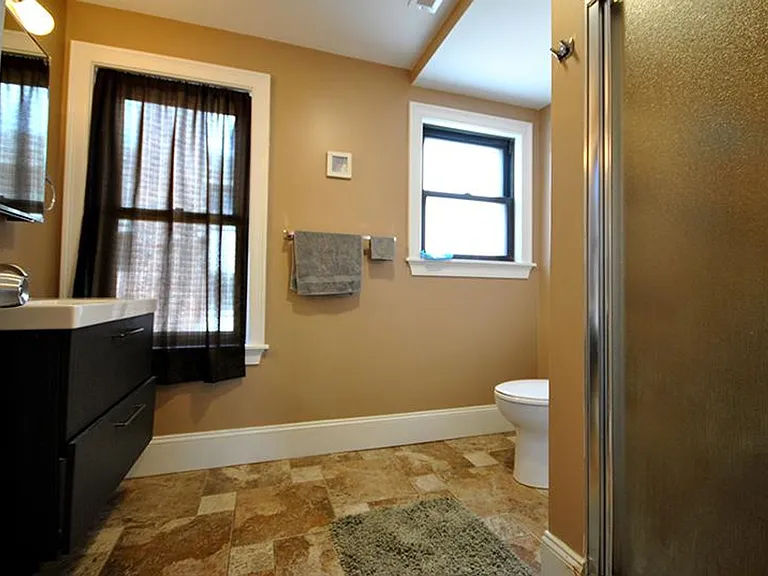29 Woodstock Ave #2 — Photo 11