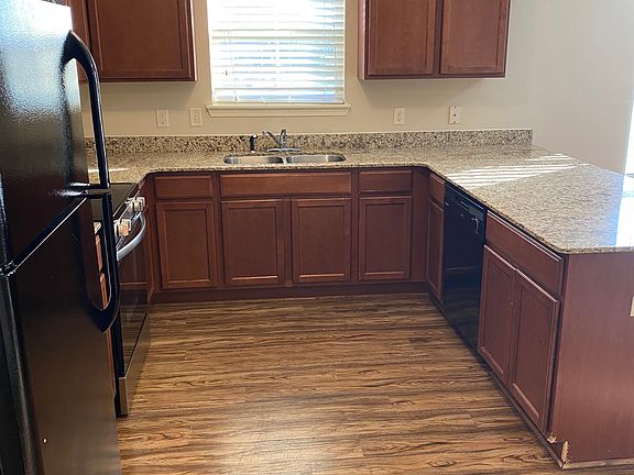 Kitchen has granite countertops.