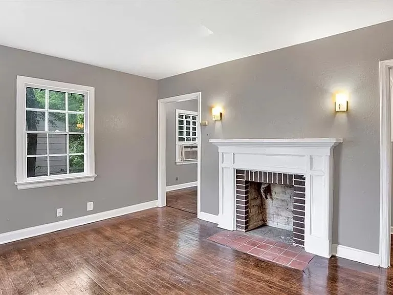 2103 E Victory Dr — Photo 4