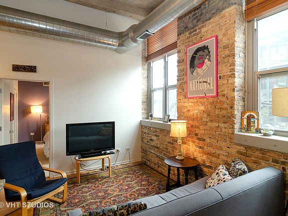 3rd image of 1735 N Paulina St APT 218