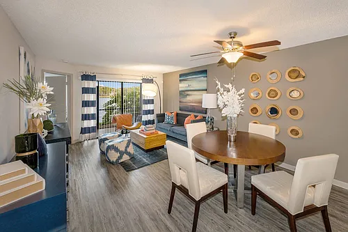 Water's Edge Apartments Photo 1