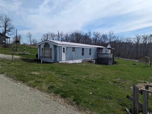 950 Coal St, Republic, PA 15475