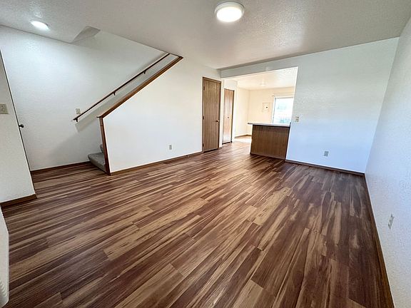 3rd image of 1108 N Alder St #2B-1Ba-960Sqft