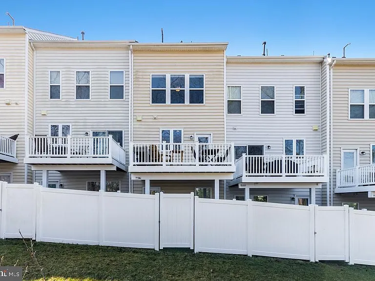 42674 Orefield Ter — Photo 13