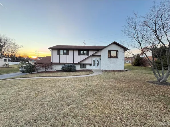 4320 Black Dr, Whitehall, PA 18052