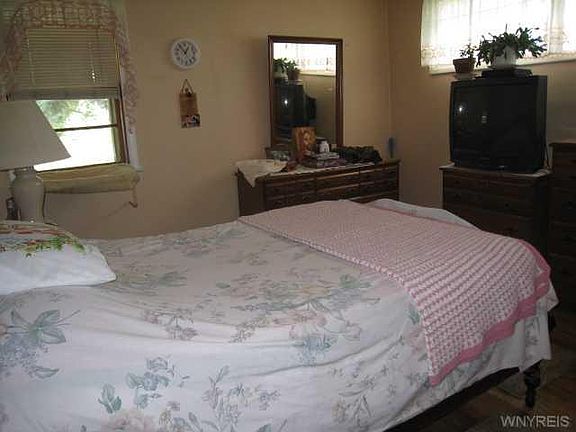 4th image of 99 Shamokin Dr