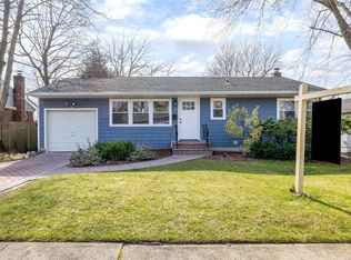 7 Gable Gate, Old Bethpage, NY 11804