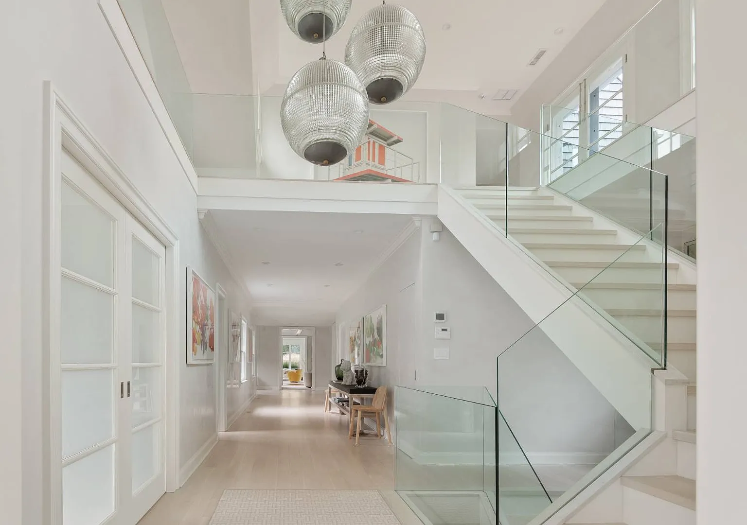 Beautiful Designer Home in the Southampton Estate Section — Photo 2