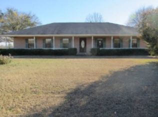 347 Bellview Dr, Deatsville, AL 36022