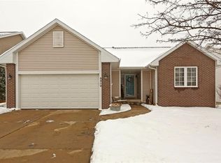 3312 Brook Ridge Ct, Des Moines, IA 50317