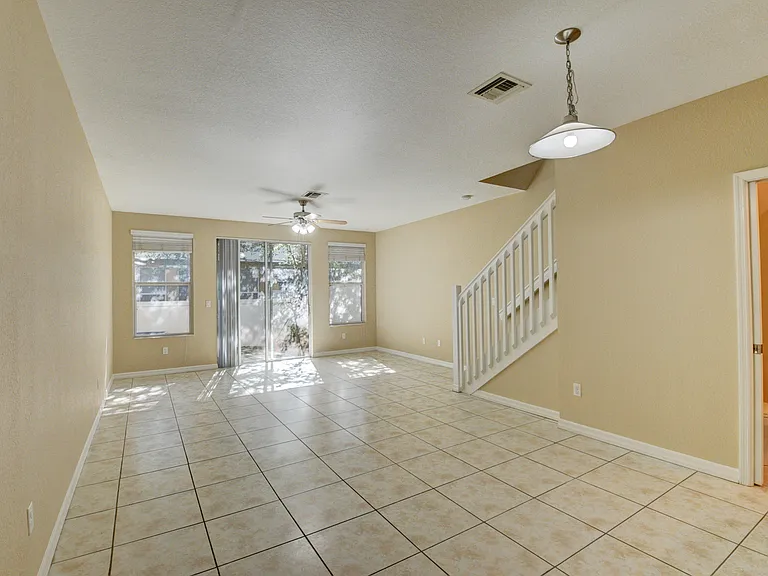 113 Hemingway Ct — Photo 6