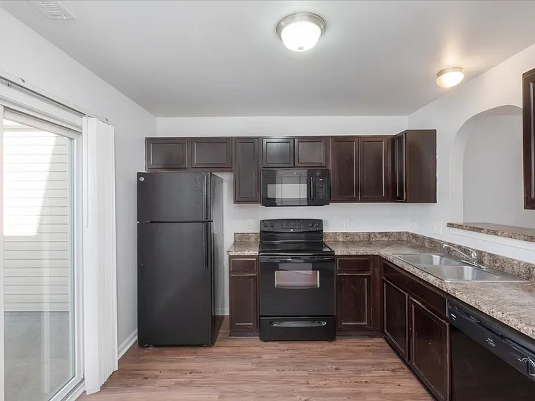 790 Arthington St — Photo 15