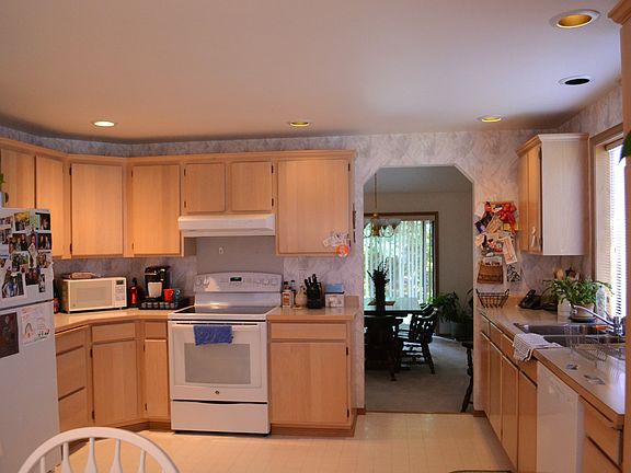 2nd image of 7320 Henderson Ct SE
