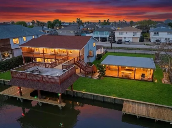 372 Ling St, Bayou Vista, TX 77563