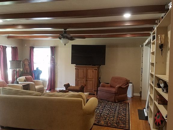 3rd image of 3828 Heywood Ave