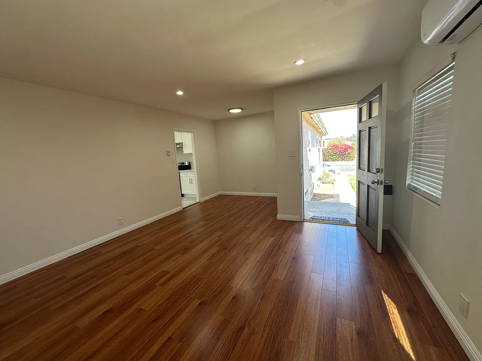 2 bed, 850 sqft, $2,650 — Photo 3