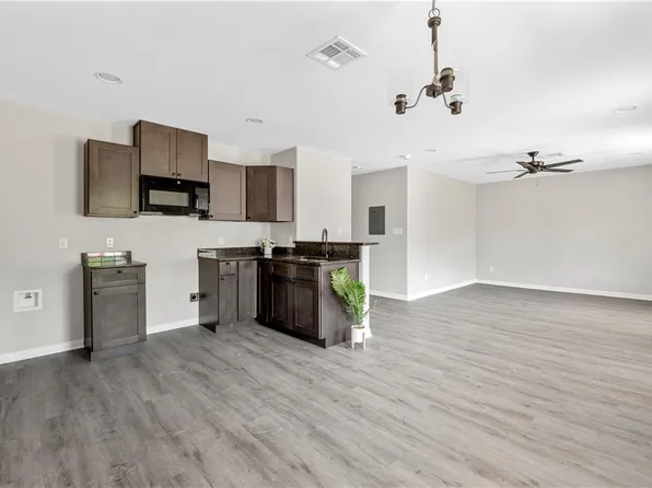1121 N 10th St, Waco, TX 76707