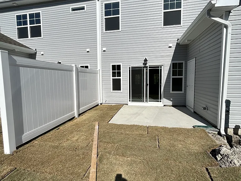 724 Sylvia St — Photo 32
