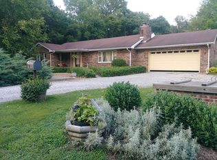 7600 Doughty Ln, Iuka, IL 62849