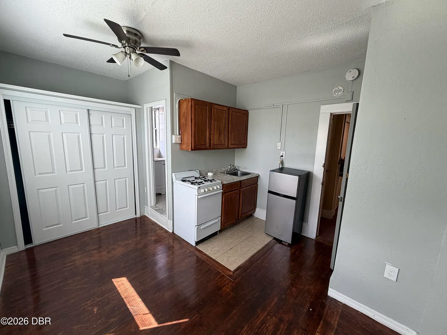 327 Silver Beach Ave — Photo 4