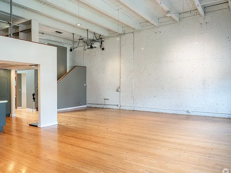 80 S Jackson St #408 — Photo 2