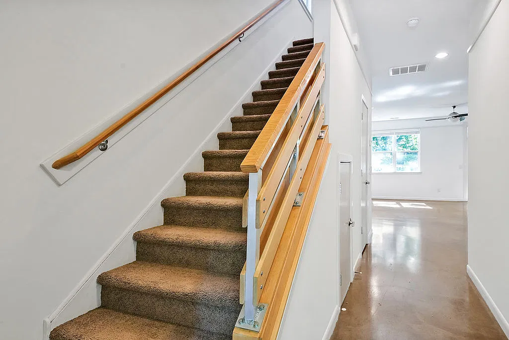 3 bed, 2.5 bath, 1400 sqft, $2,045 — Photo 2