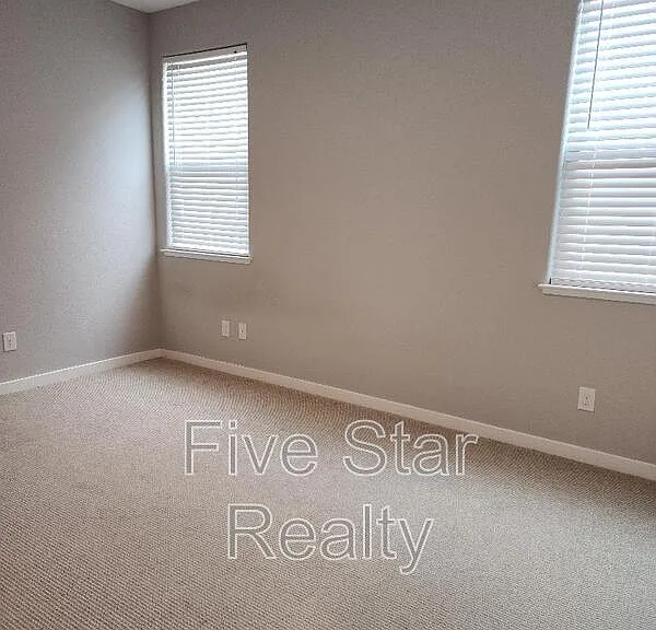 2203 Woodlet St — Photo 16
