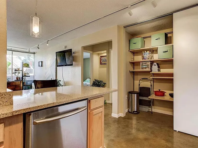 909 N Logan St #4I — Photo 6