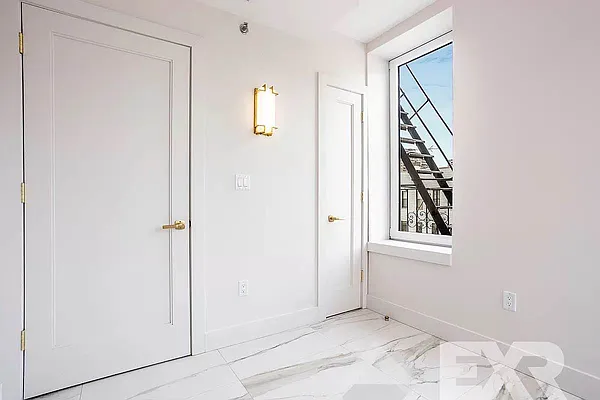 Rented by EXR | media 9