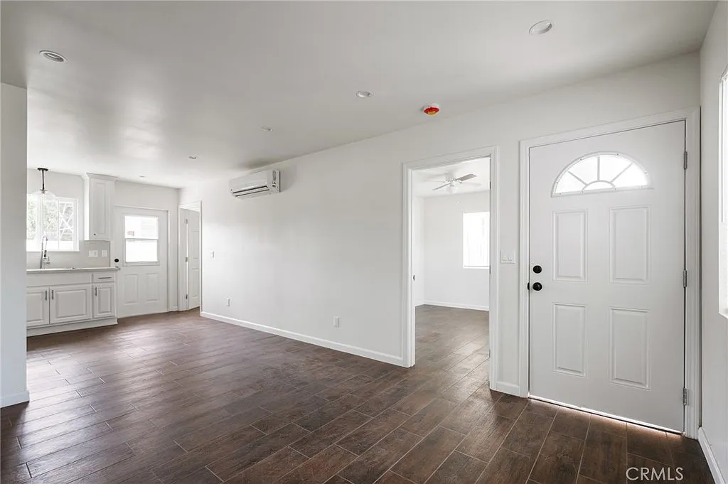 3 bed, 1050 sqft, $3,200 — Photo 3