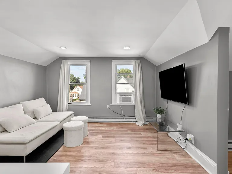 143 Washington Cir #3 — Photo 2