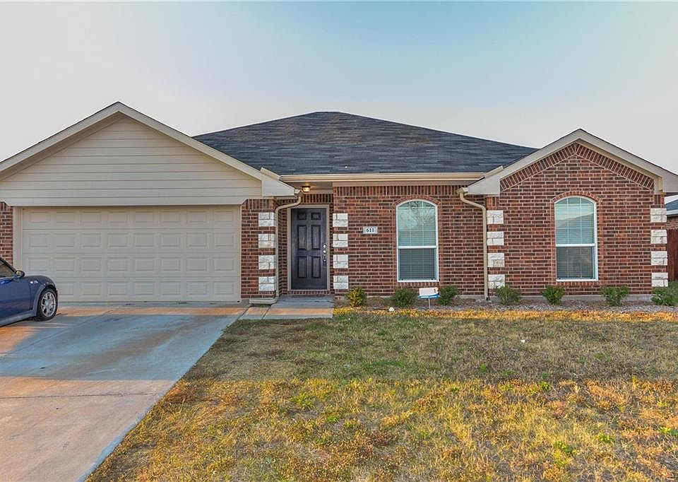 1st image of 611 Antonio Ln