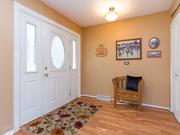 2nd image of 1408 W Catalpa Ln