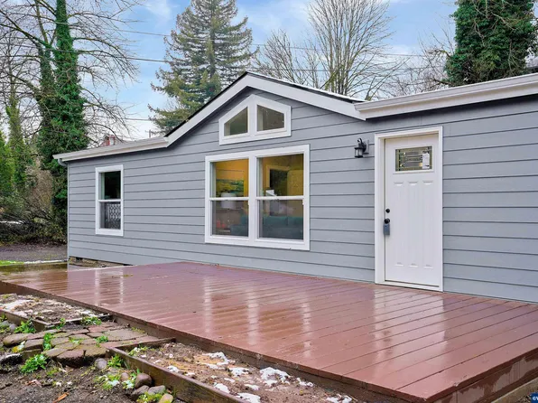 160 8th Pl, Mill City, OR 97360