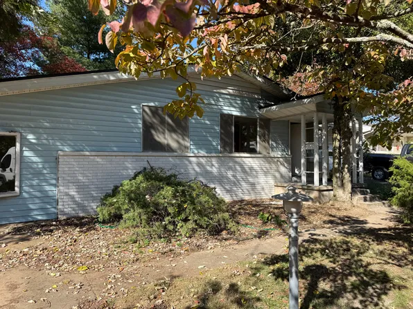 1863 S Plaza Ave, Springfield, MO 65804