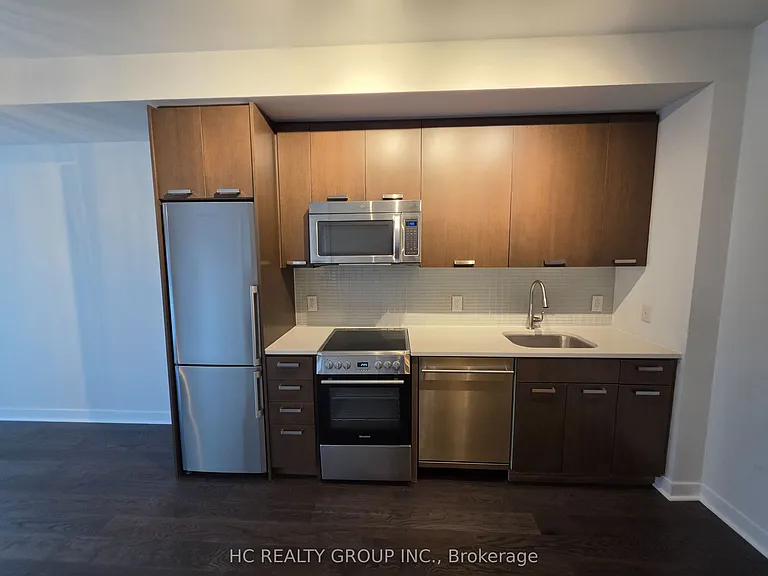 295 Adelaide St W #1017 — Photo 4