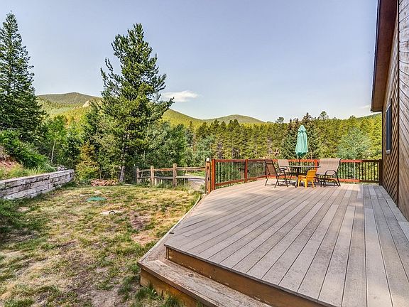 Relax on the large deck with mountain views while listening to Maxwell Creek.