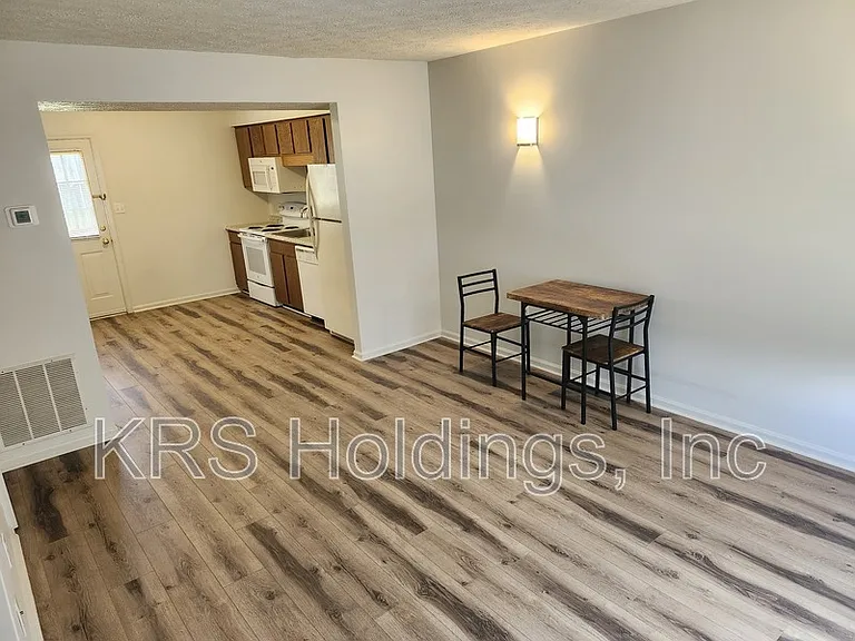 211 S Waverley St #A2 — Photo 2