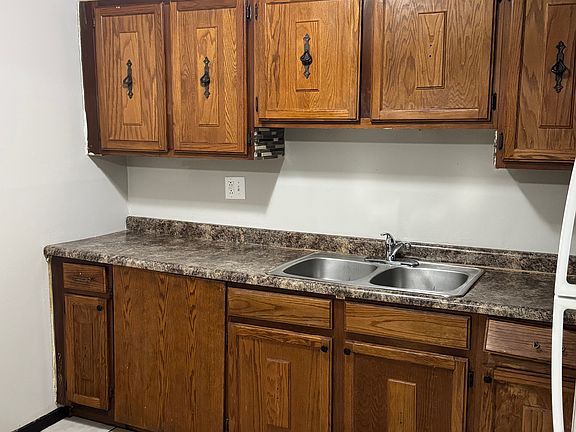 3rd image of 1908 N Green Ln N APT 1A