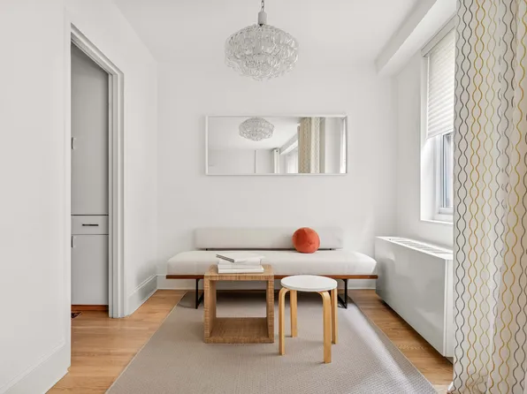 433 East 56th Street image 3 of 9